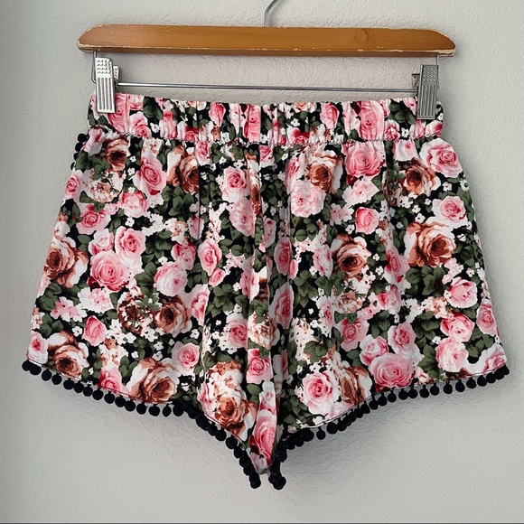 NWOT Floral Shorts - Picture 7 of 8